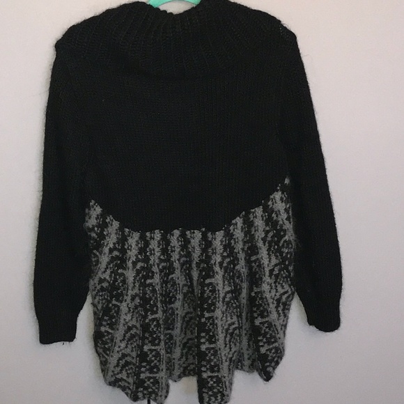 Fabiola Sweater. Super soft! Rounded Bottom Back - Picture 2 of 4